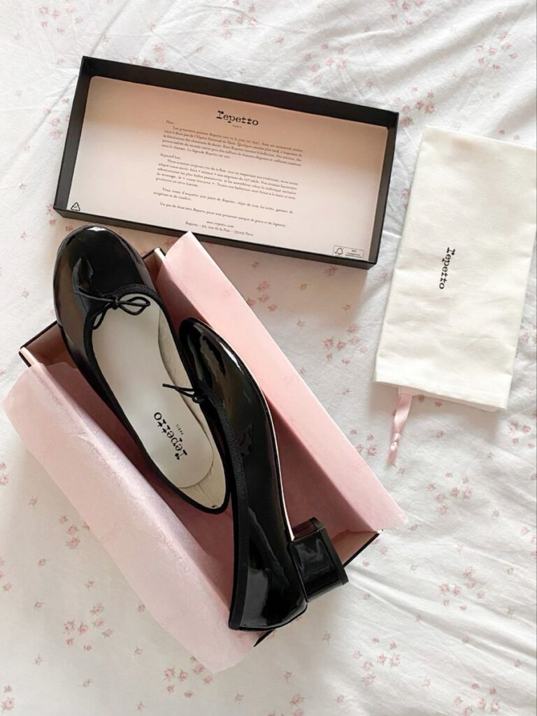 Luxury Shoe Boxes: 10 Design Ideas to Elevate Your Footwear Brand Elegant Lid and Base Shoe Box with Pink Interior 768x1024 - Luxury Shoe Boxes: 10 Design Ideas to Elevate Your Footwear Brand