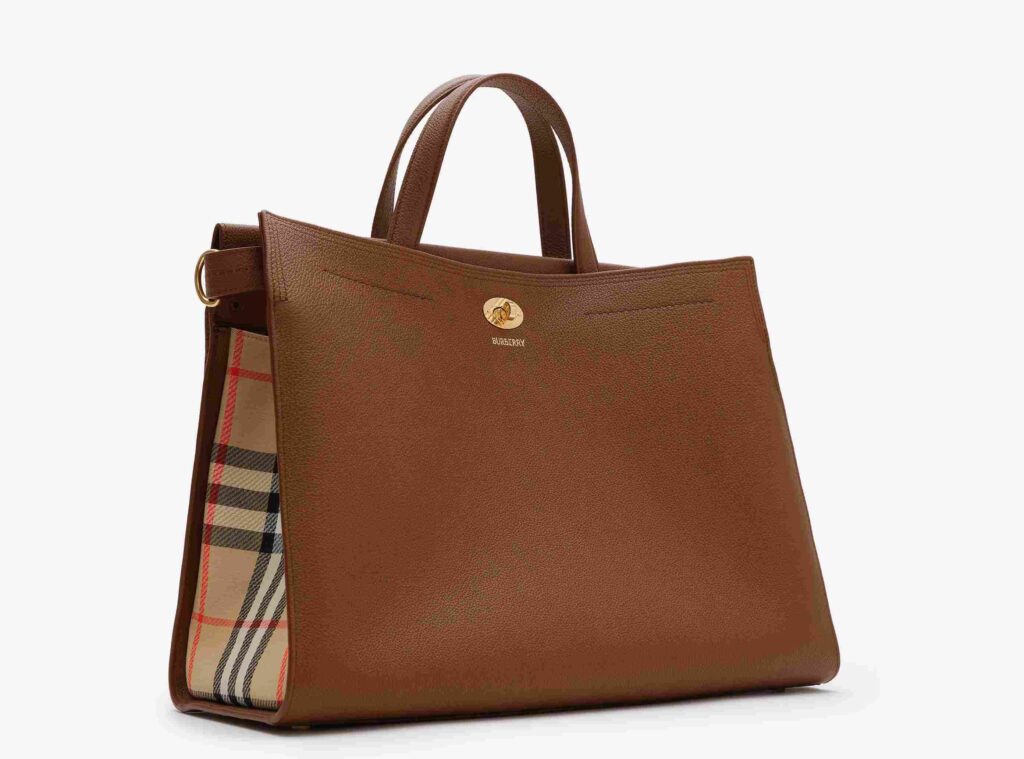 burberry cotswolds oversized luxury tote 1024x759 - 10 Popular Types of Luxury Bags in 2026: Trends, Brands &amp; Style Guide